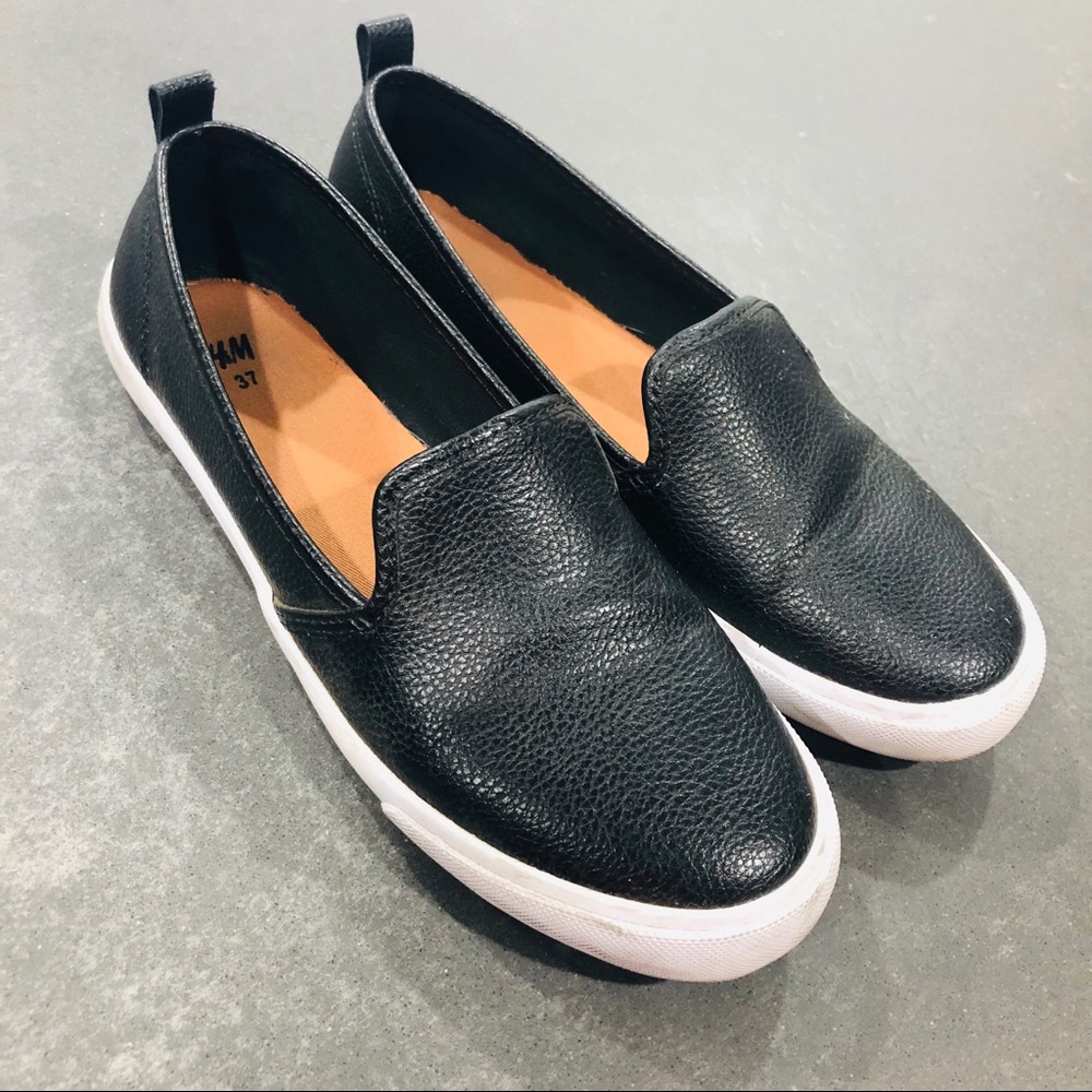 Black Women’s Flats